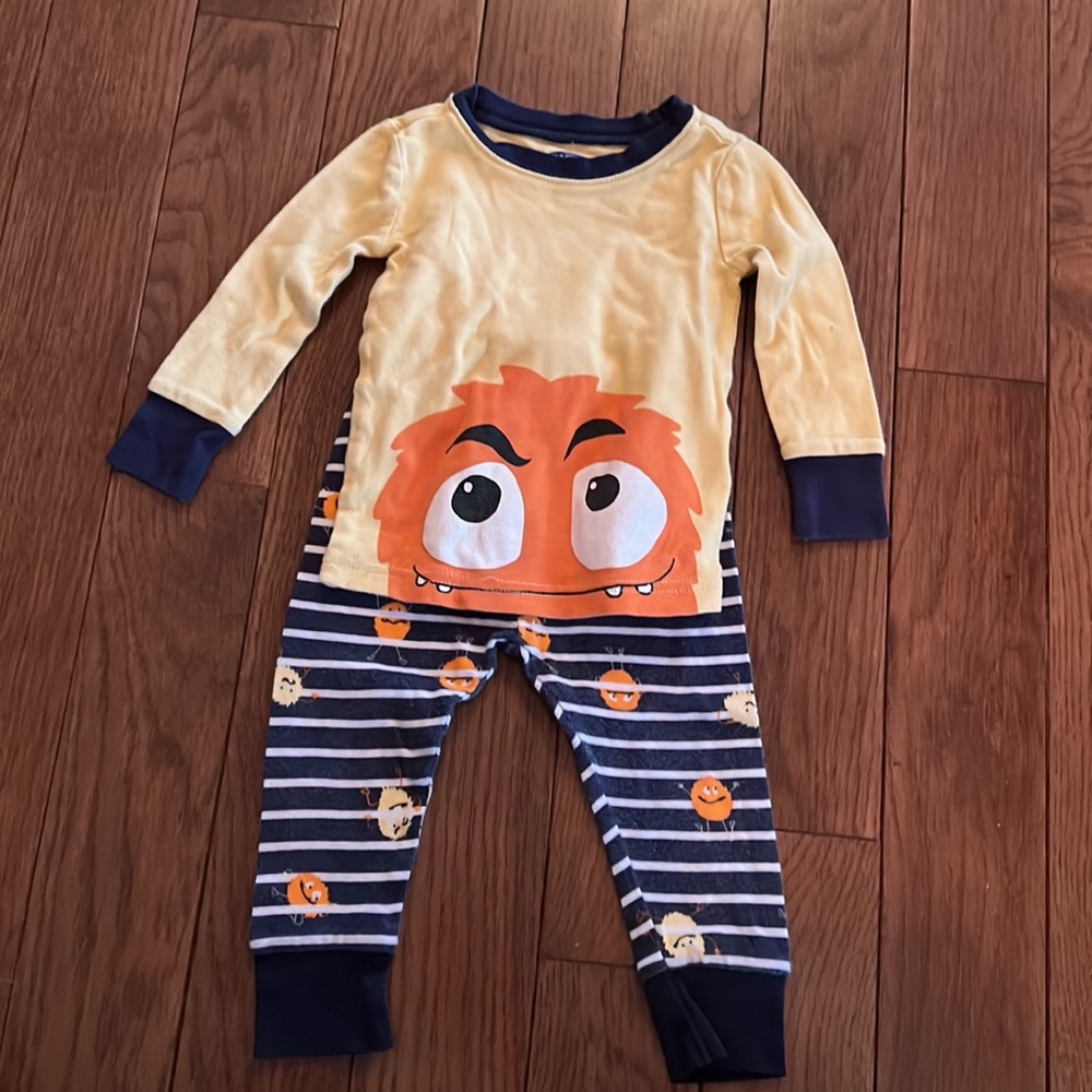 Bundle of 7 pajama sets - Picture 6 of 8